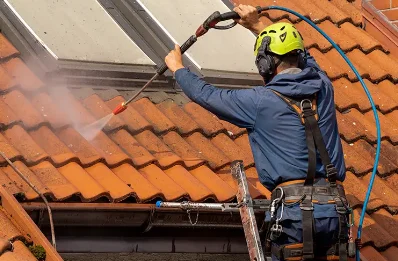 Démoussage et hydrofuge de toiture à Outrepont